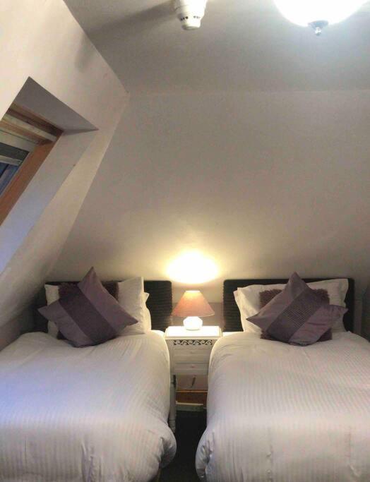 Chandlers Apartment Ascog Esterno foto